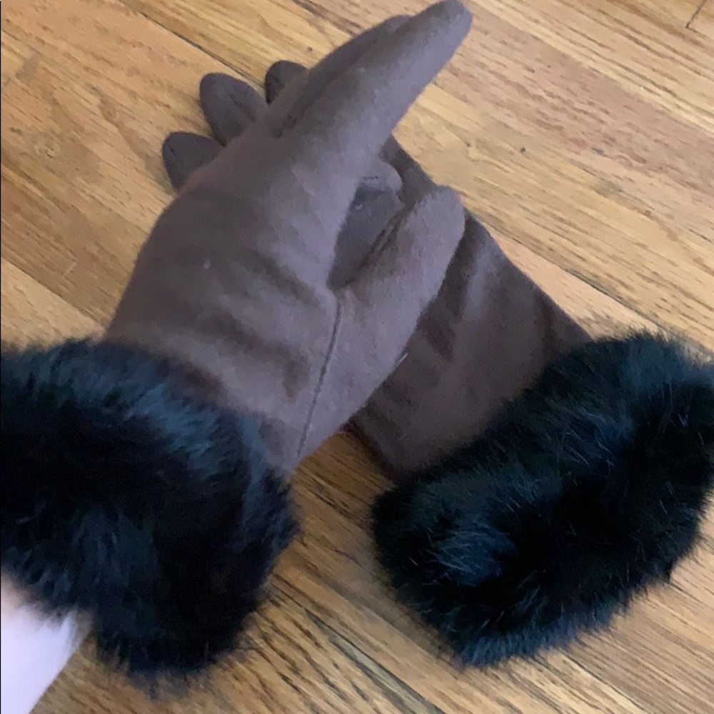 NWOT Lambs wool and cashmere gloves with faux fur